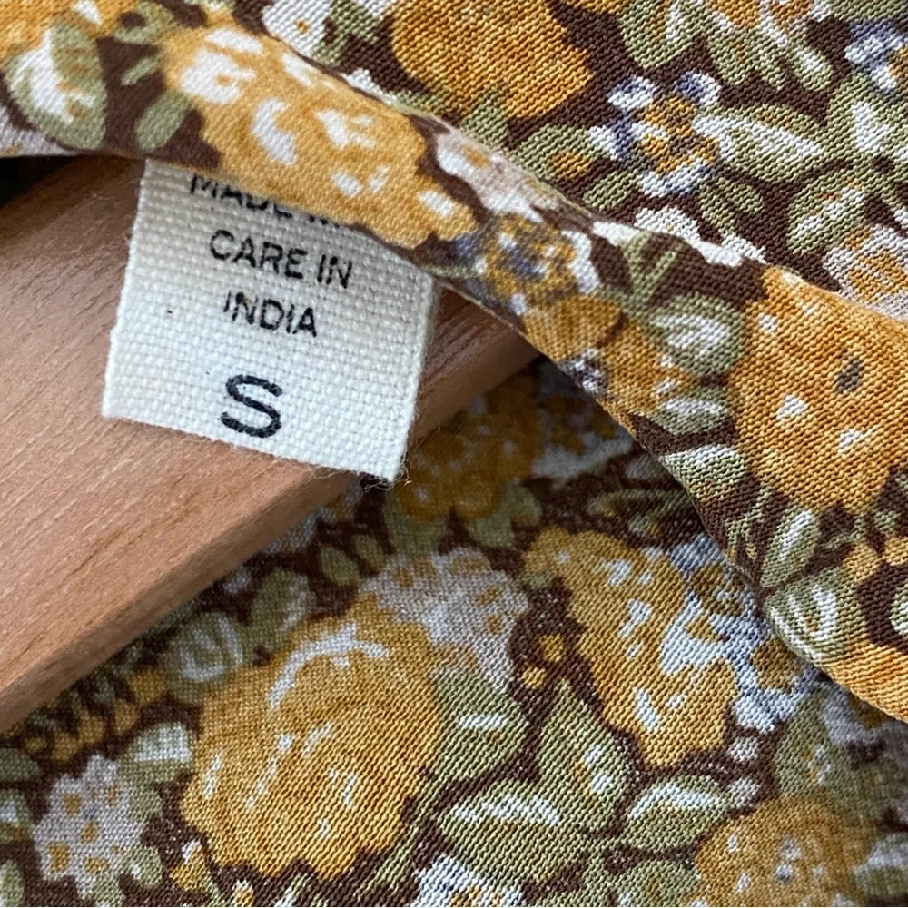 Doen Floral Puff-Sleeve Blouse in Mustard and Brown - Picture 8 of 9